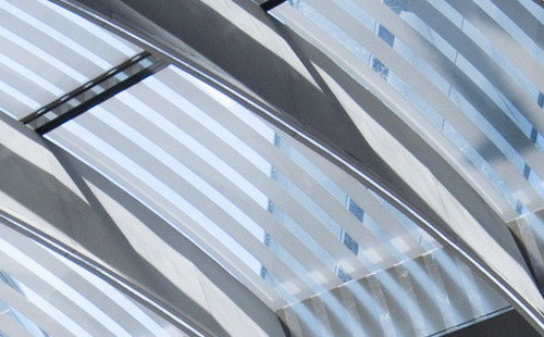 Ausschnitt eines Glasdachs des LC Gebäude