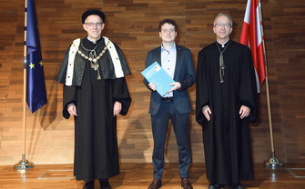 Verleihung der Urkunde des Stephan-Koren-Preises an Florian Findler