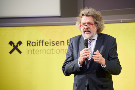 Prof. Rößl bei seinem Kurzvortrag