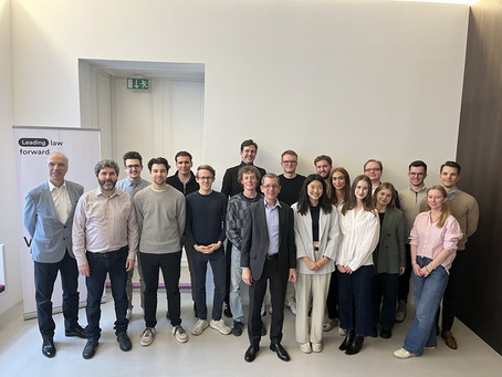 [Translate to English:] group photo with our students, Arnold Schuh and Wolf Theiss' representatives