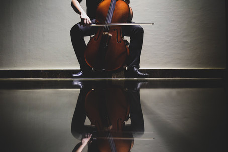 Ein Foto von einem Cellisten