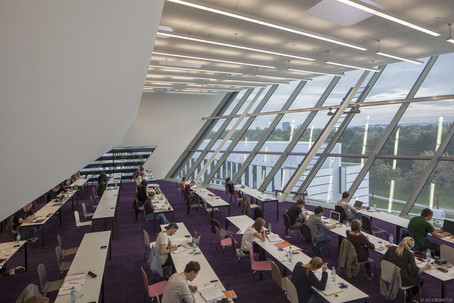 WU, students studying in the library