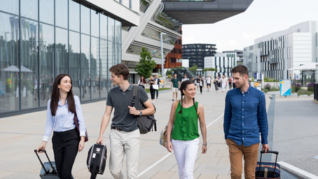 Here, you can see a couple of students leaving campus wu and getting ready for their exchange.