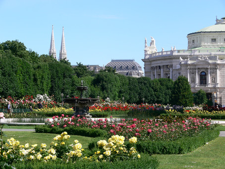 Garden in front of Volksgarten/Votivkirche/Burgtheater