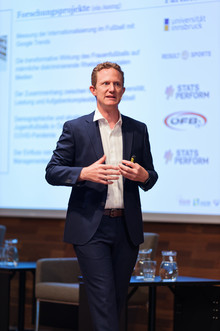 Ass. Prof. PD Jakob Muellner presents the projects of RISM