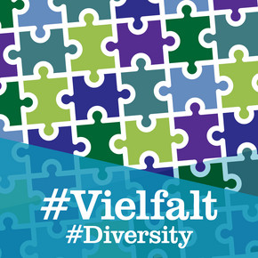 Bild mit verschiedenfarbenen Puzzleteilen in Grün, Lila und Blau. Versehen mit dem Hashtag Vielfalt und Diversity in weißer Schriftfarbe