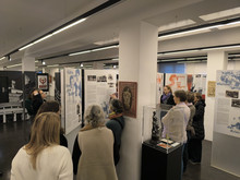 Gruppenbild Ausstellungsbesuch "Käthe Leichtner-Ausstellung im Waschsalon"