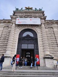 Eingangstor Hofburg - Haus der Begegung 