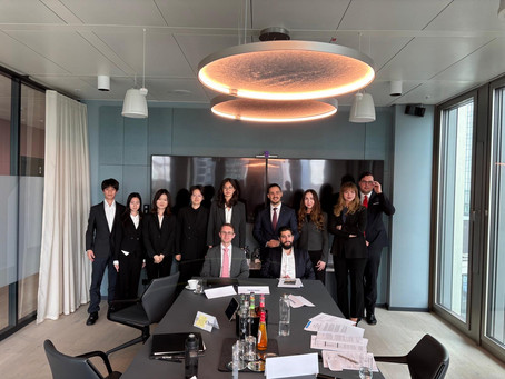 [Translate to English:] Moot Court Group Photo 2