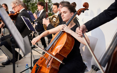 [Translate to English:] Das WU-Orchester und der WU-Chor sorgen für den passenden musikalischen Rahmen