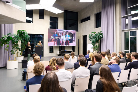 [Translate to English:] kickoff2526