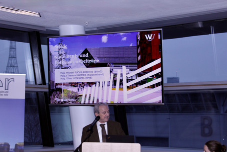 Mag. Oliver HENHAPEL