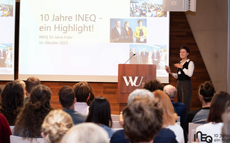 Foto der Veranstaltung währned Klaudia Marschalek eine Rede hält