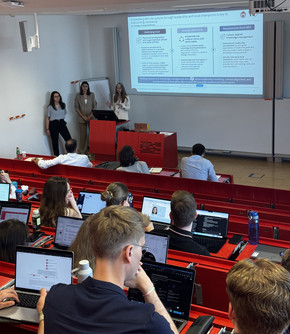 WU Studierende arbeiten an echten WFP Cases.