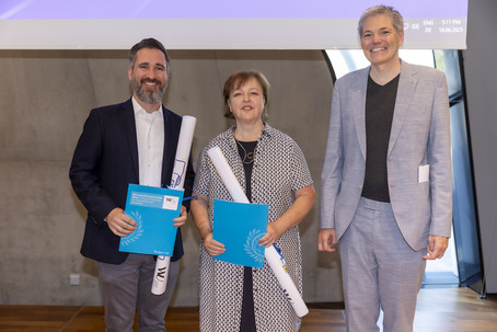 Preisträger*innen Exzellente Lehre 2025 - Kurt-Anton Ubelhoer & Ilse Pachlinger mit Rektor Rupert Sausgruber
