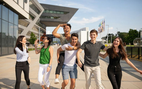 [Translate to English:] WU Students
