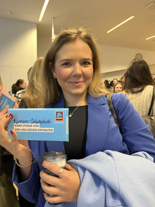 Studentin mit Schokolade