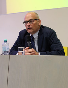Prof. Holoubek (WU)