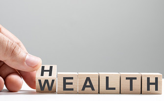 [Translate to English:] Würfel mit der Aufschrift Health/Wealth