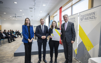 Assoc. Prof. Katharina Hofer (JKU Linz), Mag. Thomas Stelzer (Governor of Upper Austria), Verena Führer (MSc Marketing graduate), DDr. Werner Steinecker (Chairman Erwin Wenzl Preis)