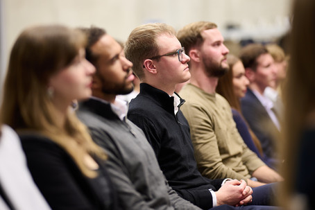 [Translate to English:] kickoff2526