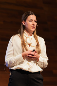 PhD Student Anja Dijakovic presents of her project.