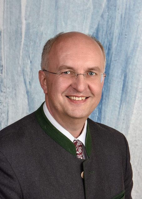 Portraitfoto DI Dr. Hubert Fachberger