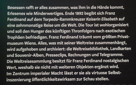 Foto eines Texts zur Museomanie im Weltmuseum Wien