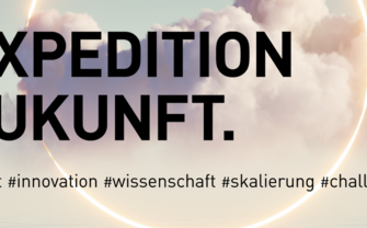 An image photo of the Expedition Zukunft. The background shows clouds in the foreground is the slogan Expedition Zukunft