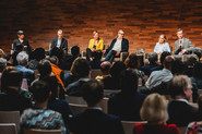 Podiumsdiskussion über nachhaltige Architektur