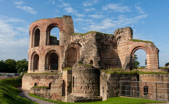[Translate to English:] Foto von einer römischen Ruine