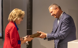 Restitution eines Buches, Karina Urbach und Nikolaus Berger