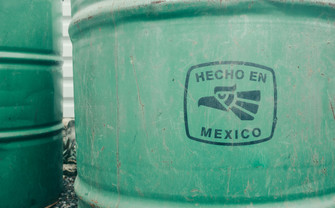 Fass auf dem Steht "Hecho en Mexico"
