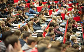 Studierende im Hörsaal