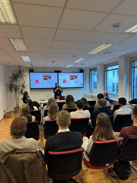 [Translate to English:] Digital Marketing presentation by Claudia Maddaléna Rossi