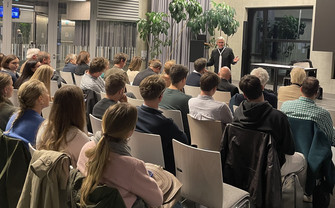 Pater Elias Parr während seines Vortrags