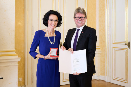 Tatjana Oppitz mit Minister Polaschek