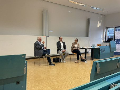 Das Podium diskutiert