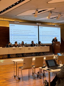 Panel 3