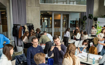Studierende entwickeln Ideen bei der Sustainability Challenge.