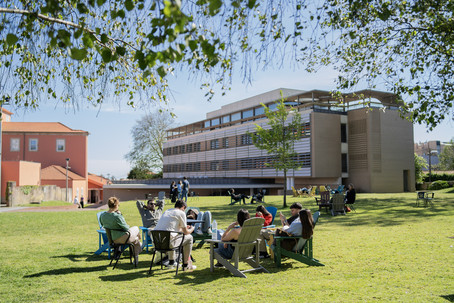 A picture of the campus of Universidade Católica Portugesa Business School .