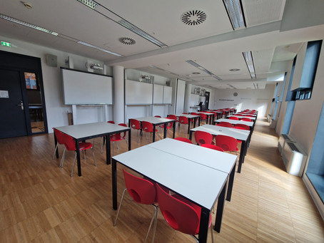 Hörsaal 60 mit Gruppen-Setting