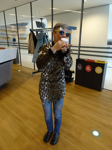 Verkleidetes Betriebsratsmitglied Faschingskrapfenaktion 2026