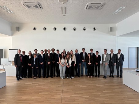 Teilnehmer, Veranstalter und Richtersenat