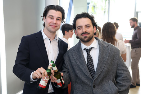 [Translate to English:] the boys cracking a beer