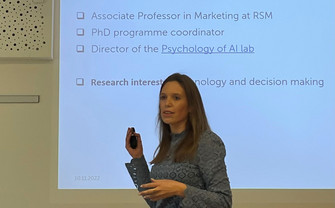 Anne Klesse in class, showing slides