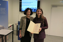 Prof. Rita Szudoczky und Dr. Stefanie Gombotz bei der Preisübergabe