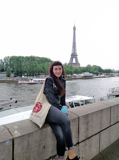 Athina Anastasiadou during her stay in Paris. In the background, you can see the eiffel tower and the river seine.