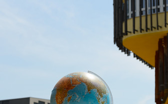 Globus auf dem Campus WU