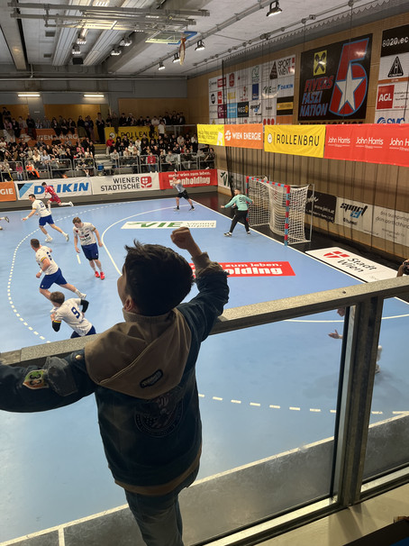 Buddies beim Handballmatch